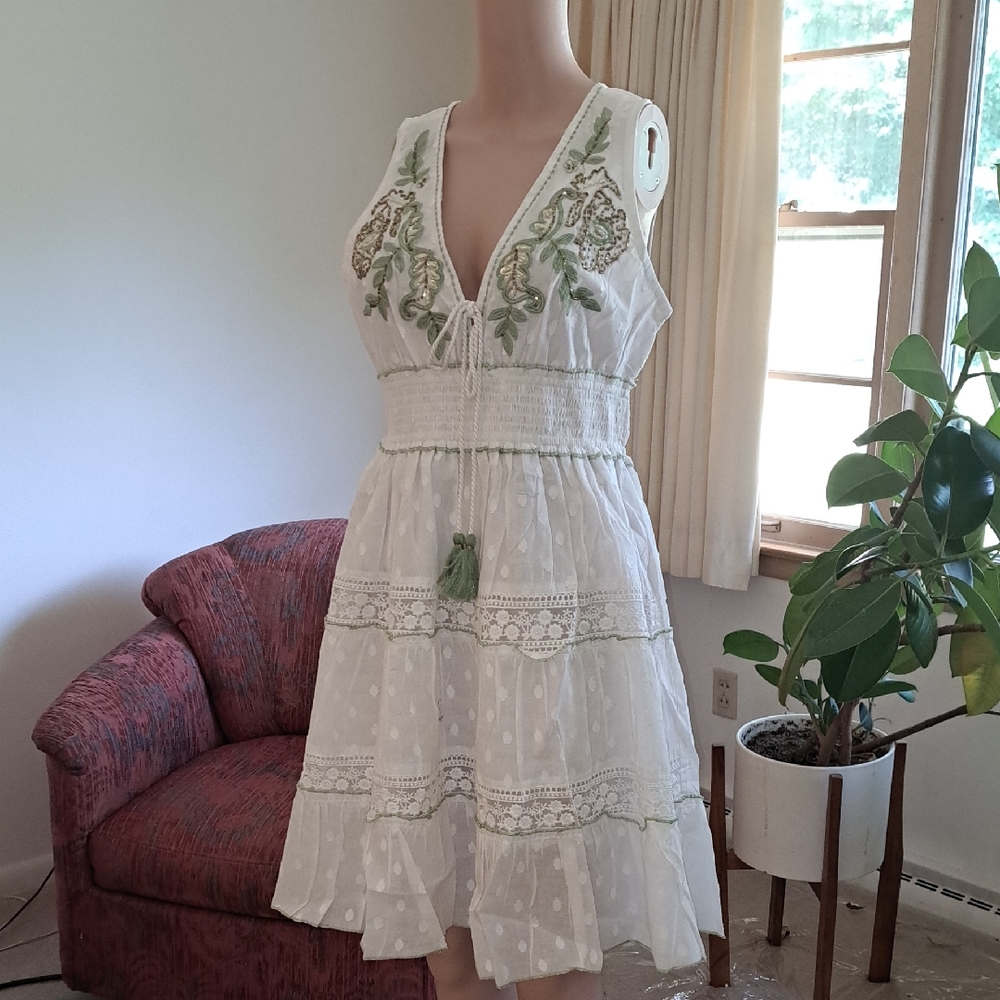 Ananta L/XL Embroidered White and Green Sleeveless Dress